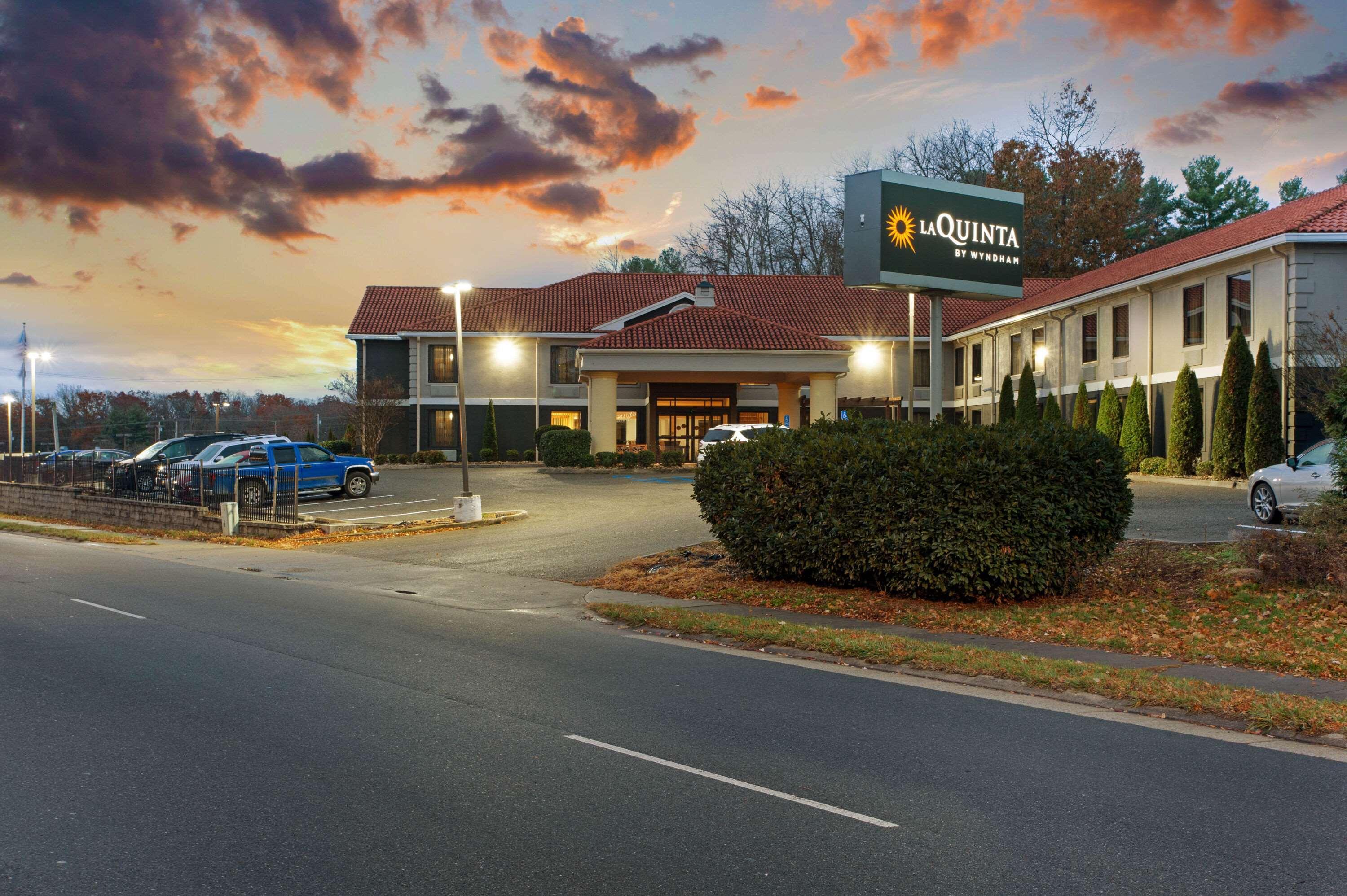 La Quinta Inn By Wyndham Radford Ngoại thất bức ảnh